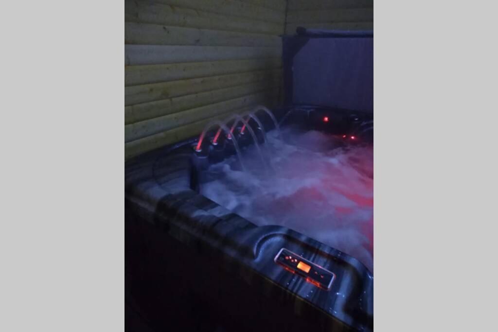 The Cottage - Hot Tub - Nr Glasgow - Self Check-In Coatbridge Exterior foto